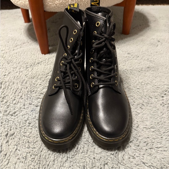 NWOB Dr Martens 1460 SLIP RESISTANT LEATHER LACE UP BOOTS Size 8 - Picture 2 of 4